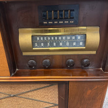 Load image into Gallery viewer, Victrola Radio (36x34x19)

