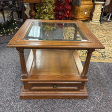 Load image into Gallery viewer, Leick Oak End Table (22x24x24)
