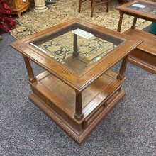 Load image into Gallery viewer, Leick Oak End Table (22x24x24)
