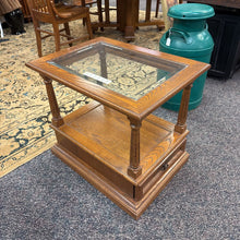 Load image into Gallery viewer, Leick Oak End Table (22x18x24)

