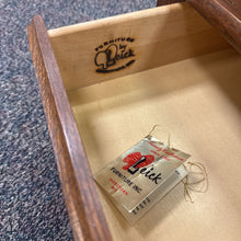 Load image into Gallery viewer, Leick Oak End Table (22x18x24)
