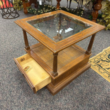 Load image into Gallery viewer, Leick Oak End Table (22x18x24)
