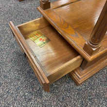 Load image into Gallery viewer, Leick Oak End Table (22x18x24)

