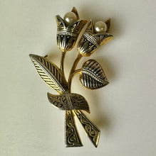 Load image into Gallery viewer, Vintage Damascene Faux Pearl Tulip Buds Brooch Pin (1.75&quot;)
