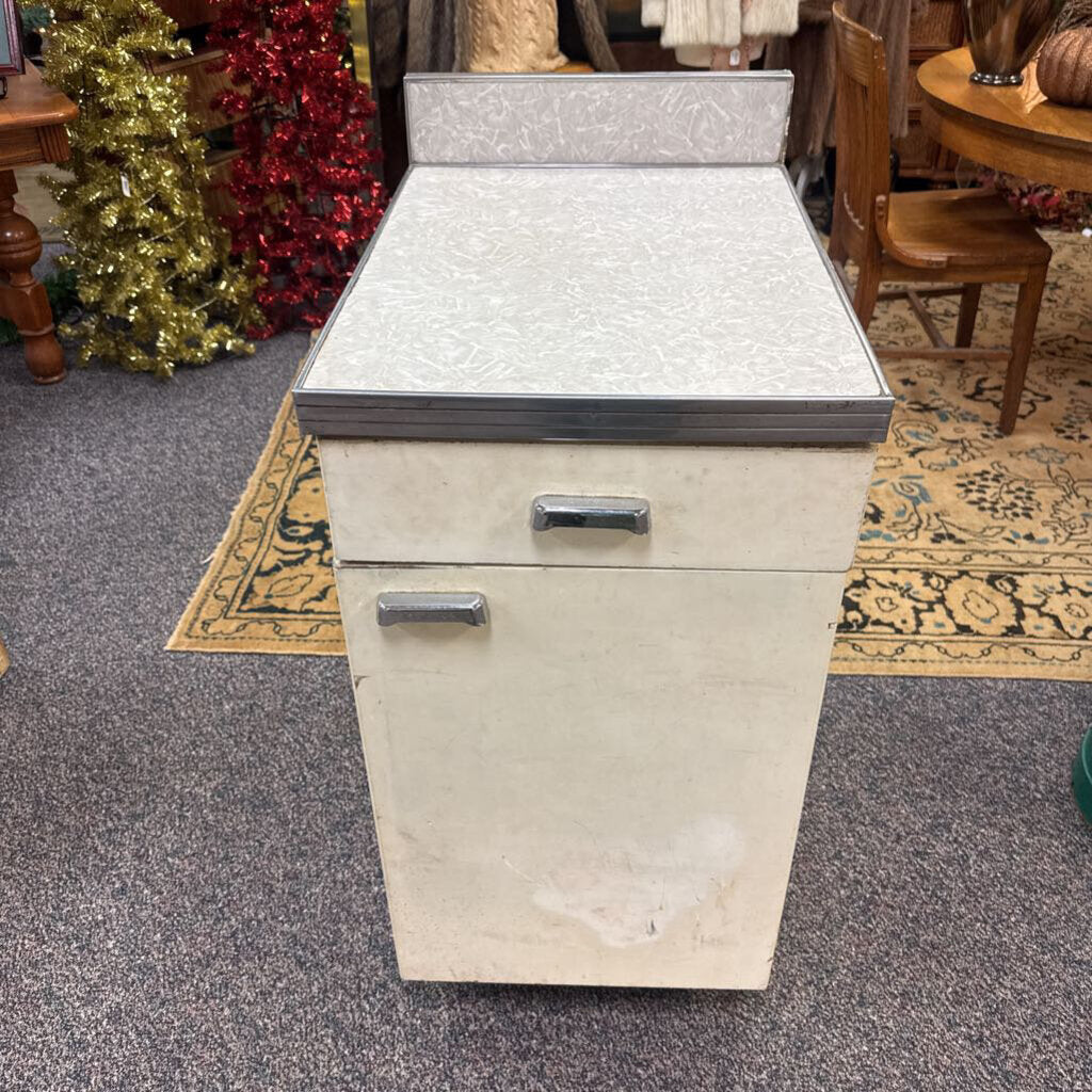 Cabinet/Counter (40x18x25)