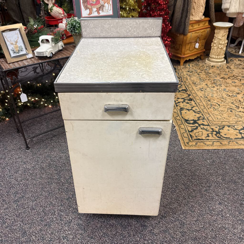 Cabinet/Counter (40x18x25)