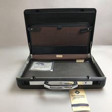 Load image into Gallery viewer, Samsonite The Survivor Brief Case With Keys
