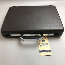 Load image into Gallery viewer, Samsonite The Survivor Brief Case With Keys
