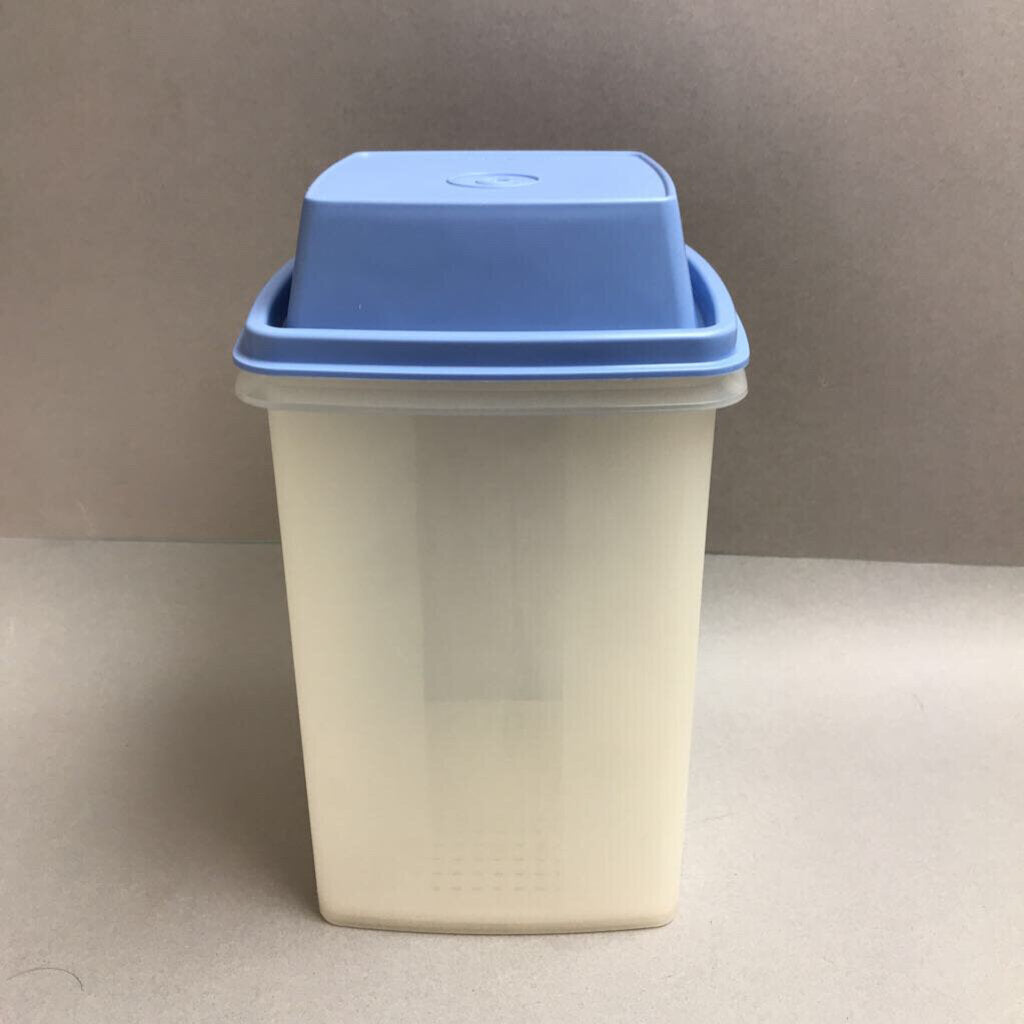 Tupperware Pickle Keeper #1560-3 (8.5x5x5)
