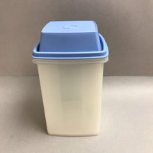 Load image into Gallery viewer, Tupperware Pickle Keeper #1560-3 (8.5x5x5)
