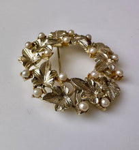 Load image into Gallery viewer, Vintage Lisner Goldtone Faux Pearl Leafy Wreath Brooch Pin (2&quot;)
