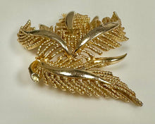 Load image into Gallery viewer, VIntage Lisner Goldtone Twisted Leaf Brooch Pin (3")

