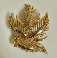 Load image into Gallery viewer, VIntage Lisner Goldtone Twisted Leaf Brooch Pin (3")
