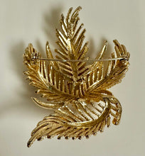 Load image into Gallery viewer, VIntage Lisner Goldtone Twisted Leaf Brooch Pin (3")
