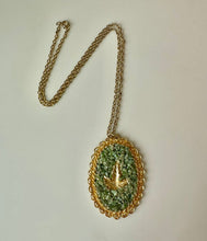 Load image into Gallery viewer, Vintage Goldtone Leaf Nephrite Jade Chip Statement Pendant on 24&quot; Chain

