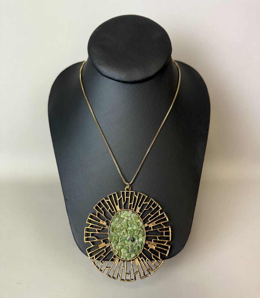 Vintage Goldtone Nephrite Jade Chip Stylized Sunburst Pendant on 18
