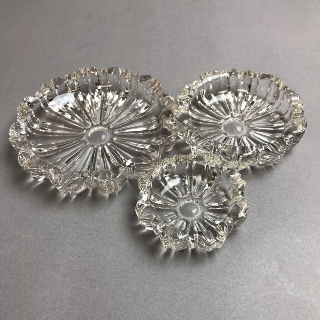 Hazel Atlas Set of 3 Vintage Nesting Ashtrays Clear Glass Round Scalloped