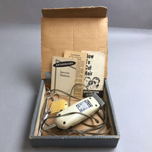 Load image into Gallery viewer, Vintage D Handy 5 Piece Electric Haircutting Set (As Is)
