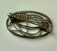 Load image into Gallery viewer, Vintage Sterling Macintosh Carrick Jewelers Stylized Oval Brooch Pin (1.5")
