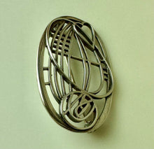 Load image into Gallery viewer, Vintage Sterling Macintosh Carrick Jewelers Stylized Oval Brooch Pin (1.5")

