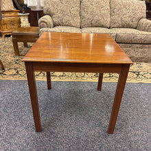 Load image into Gallery viewer, Lamp Table (26x26x26)
