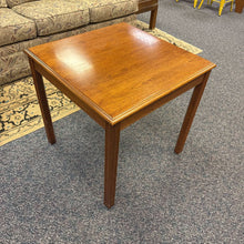 Load image into Gallery viewer, Lamp Table (26x26x26)
