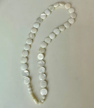 Load image into Gallery viewer, Vintage Mother of Pearl Disc Bead Barrel Clasp Necklace (17")
