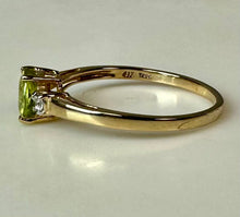 Load image into Gallery viewer, 10K Gold Peridot White Topaz Ring sz 8 (1.5g)
