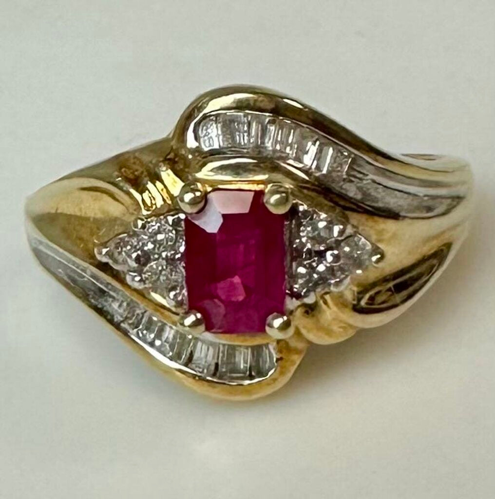 10K Gold Ruby Diamond Ring sz 9 (3.7g)