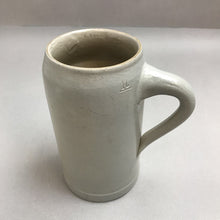 Load image into Gallery viewer, Vintage Lowenbrau Muchen German Beer Mug (7")
