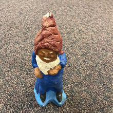 Load image into Gallery viewer, Hanmade Garden Gnome Statue (18&quot;)
