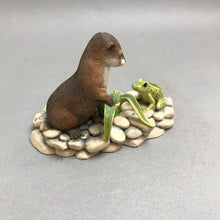 Load image into Gallery viewer, Border Fine Arts Otter w/ Frog Ray Ayres Figurine (5x4)
