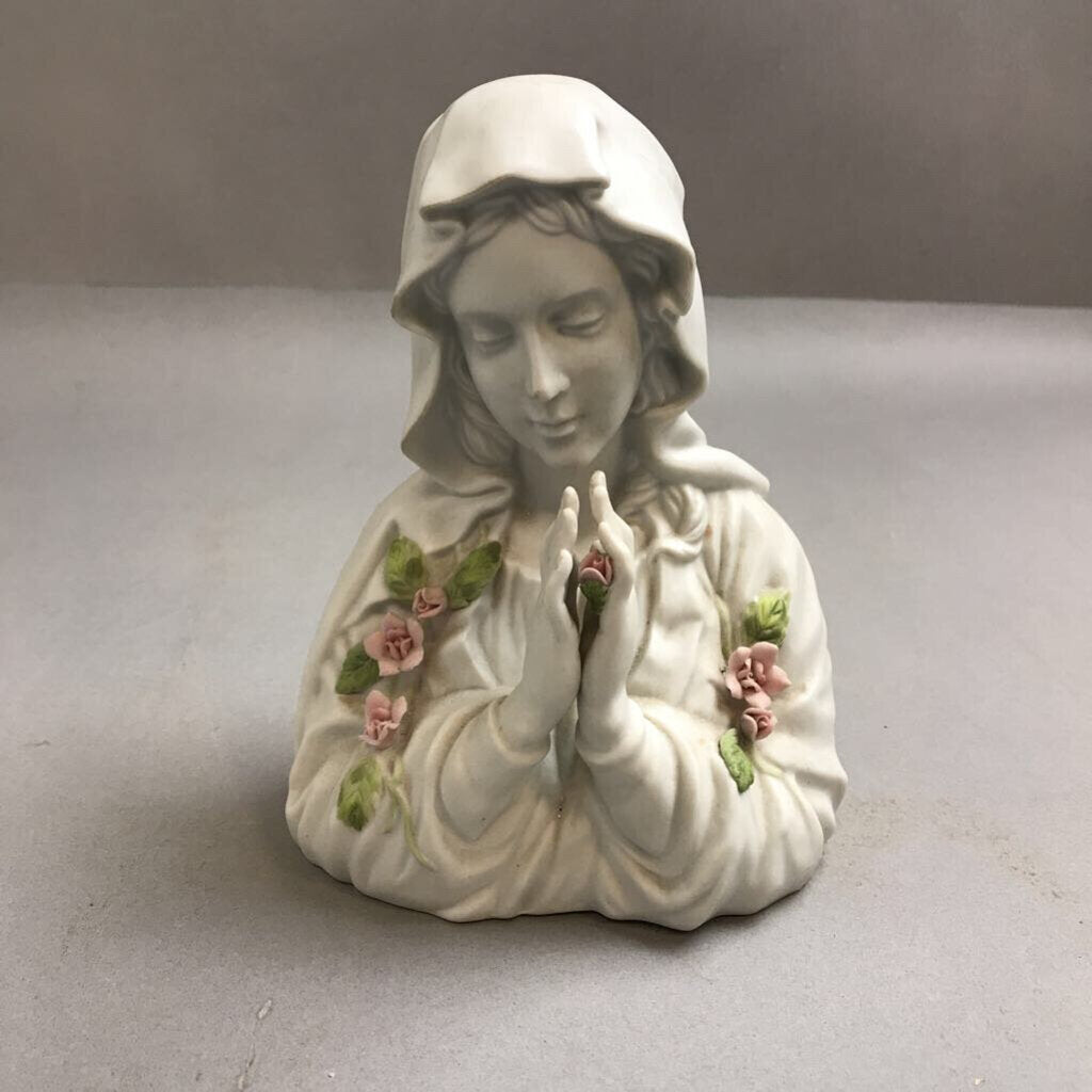Praying Madonna Statue