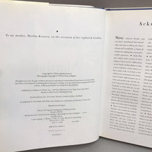 Load image into Gallery viewer, Martha Stewart&#39;s Menus for Entertaining (1994) (10.25x8.5)
