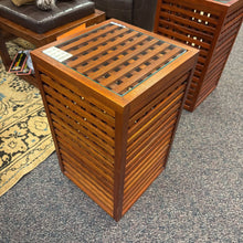Load image into Gallery viewer, End Table (24x14x14)
