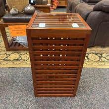 Load image into Gallery viewer, End Table (24x14x14)
