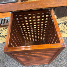 Load image into Gallery viewer, End Table (24x14x14)
