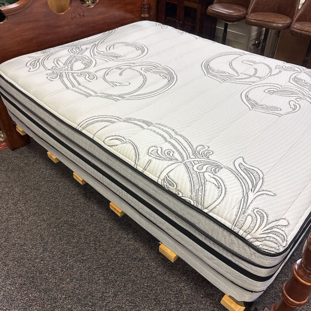 Magic Sleep Queen Mattress / 1/2 Height Box Spring