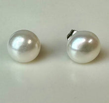 Load image into Gallery viewer, Sterling Freshwater Pearl Stud Earrings

