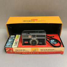 Load image into Gallery viewer, Vintage Kodak Instamatic 304 Camera Kit (3.25x10x4.25)
