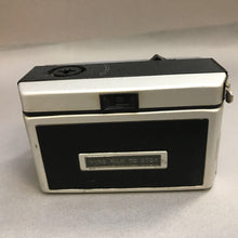 Load image into Gallery viewer, Vintage Kodak Instamatic 304 Camera Kit (3.25x10x4.25)
