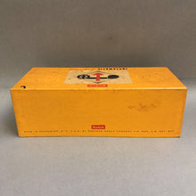 Load image into Gallery viewer, Vintage Kodak Instamatic 304 Camera Kit (3.25x10x4.25)
