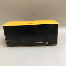 Load image into Gallery viewer, Vintage Kodak Instamatic 304 Camera Kit (3.25x10x4.25)
