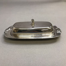 Load image into Gallery viewer, Silverplate / Glass Butter Dish (8.5x3x4)
