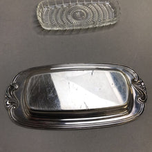 Load image into Gallery viewer, Silverplate / Glass Butter Dish (8.5x3x4)
