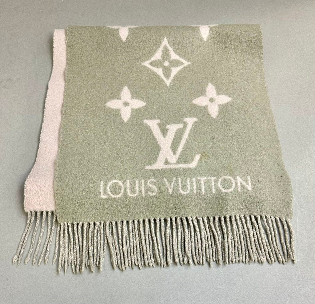 Louis Vuitton LV Reykjavik 100% Cashmere Gray/Pale Pink Logo Scarf Made in Scotland As-Is (17x69
