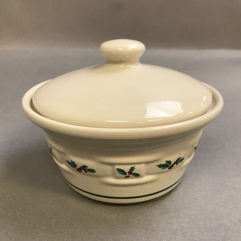 Longaberger Pottery Woven Traditions Holly Dish with Lid (3x5)