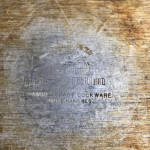 Load image into Gallery viewer, Vintage Hammercraft Hammered Club Aluminum Round Pan Glass Lid 4.5 Qt
