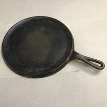 Load image into Gallery viewer, Vintage Lodge Cast Iron Flat Griddle Skillet (10 1/2")
