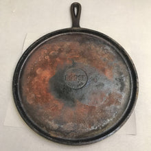 Load image into Gallery viewer, Vintage Lodge Cast Iron Flat Griddle Skillet (10 1/2")
